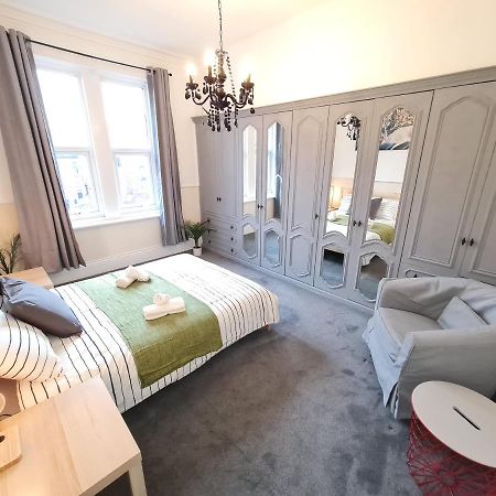 Large 3 Bed Flat, Free Parking Apartamento Newcastle Upon Tyne Exterior foto