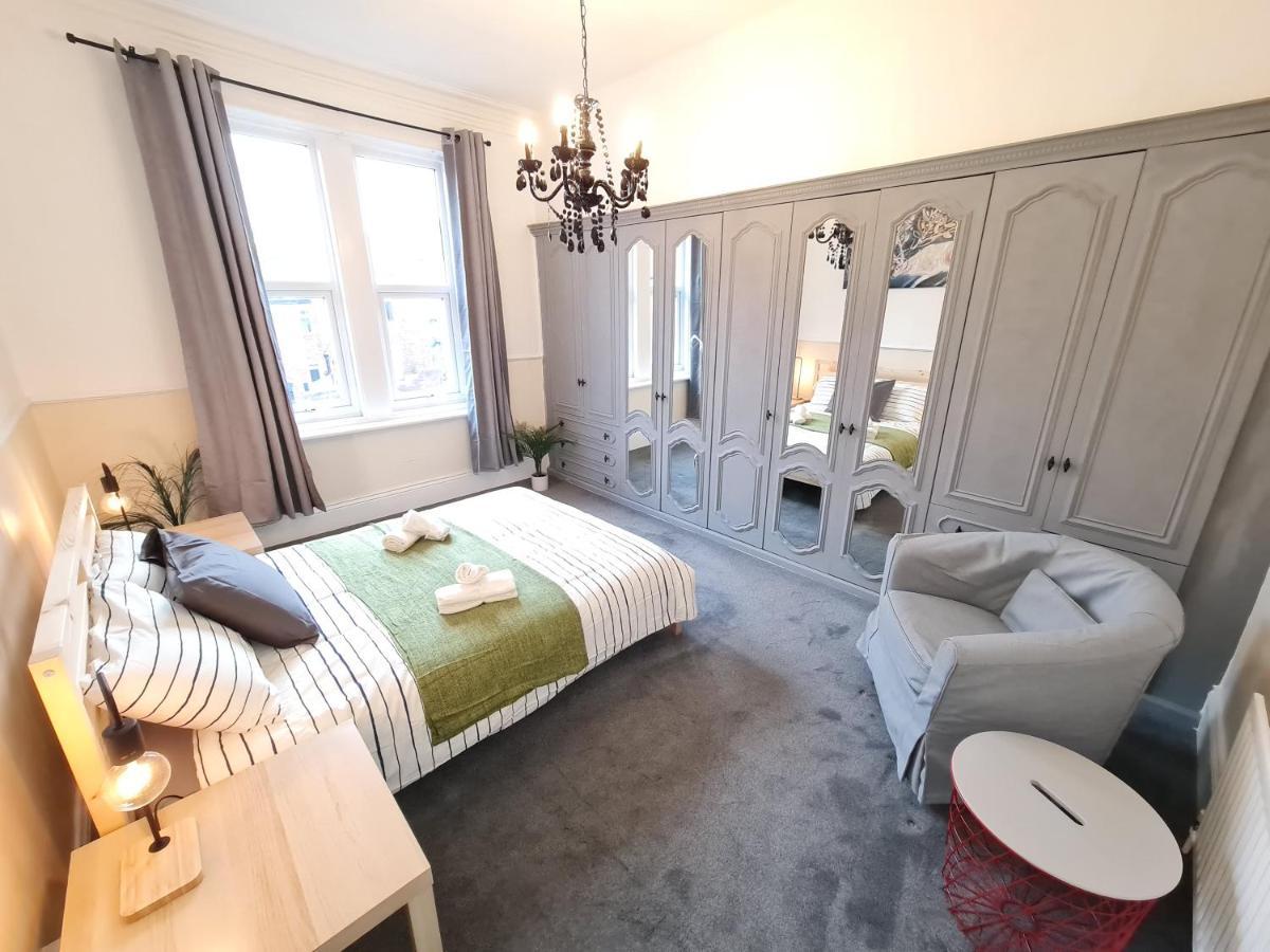Large 3 Bed Flat, Free Parking Apartamento Newcastle Upon Tyne Exterior foto