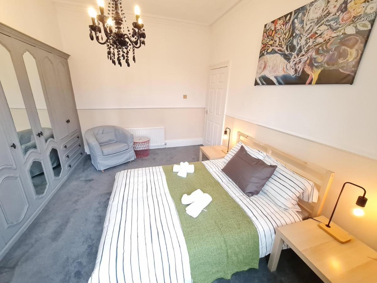 Large 3 Bed Flat, Free Parking Apartamento Newcastle Upon Tyne Exterior foto