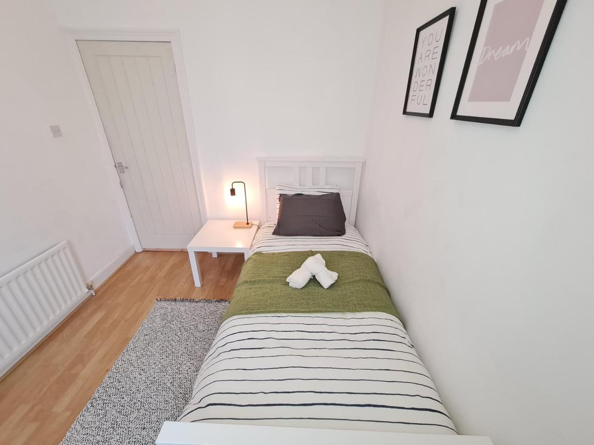 Large 3 Bed Flat, Free Parking Apartamento Newcastle Upon Tyne Exterior foto