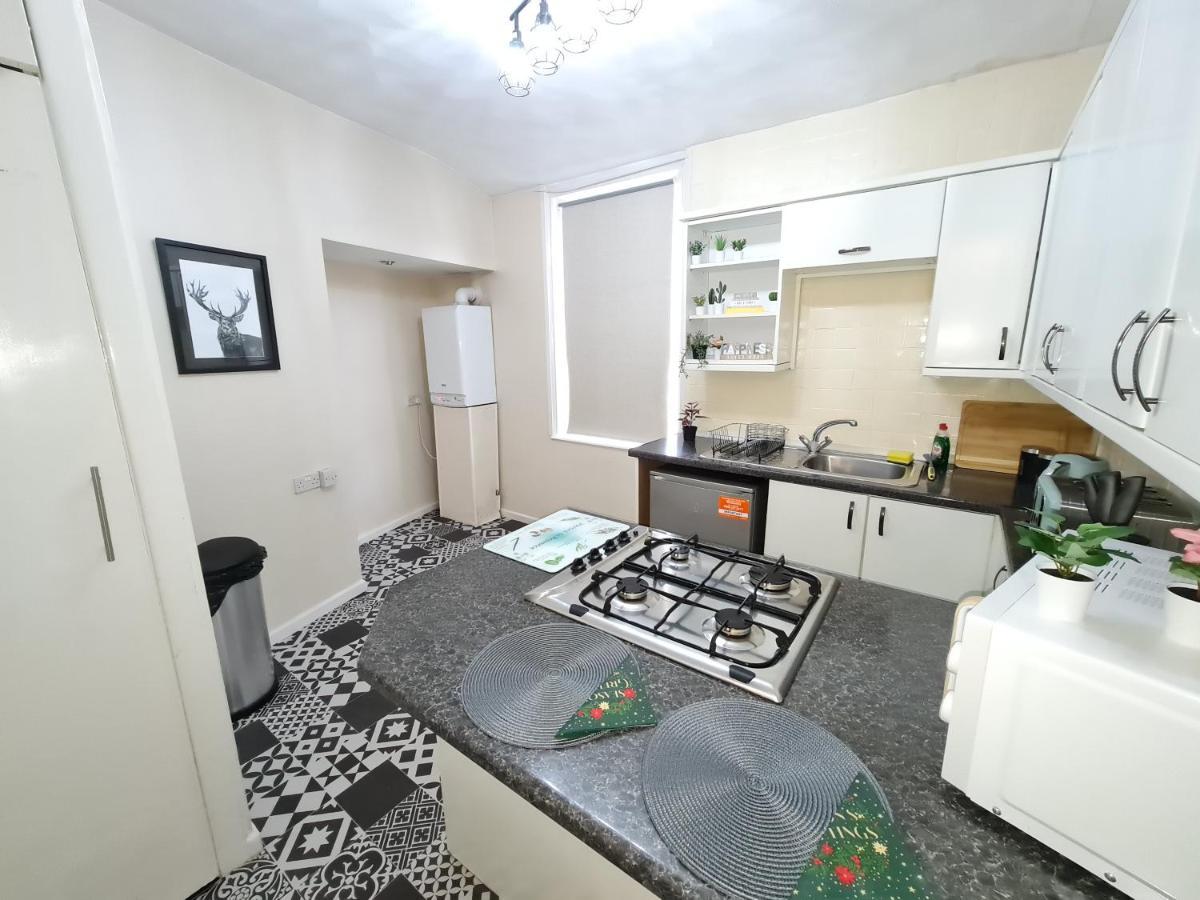 Large 3 Bed Flat, Free Parking Apartamento Newcastle Upon Tyne Exterior foto