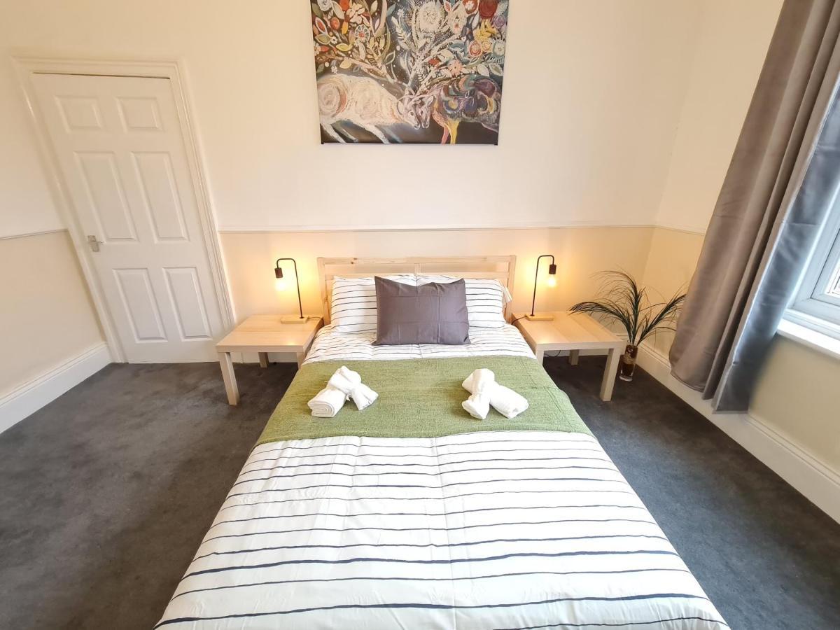 Large 3 Bed Flat, Free Parking Apartamento Newcastle Upon Tyne Exterior foto